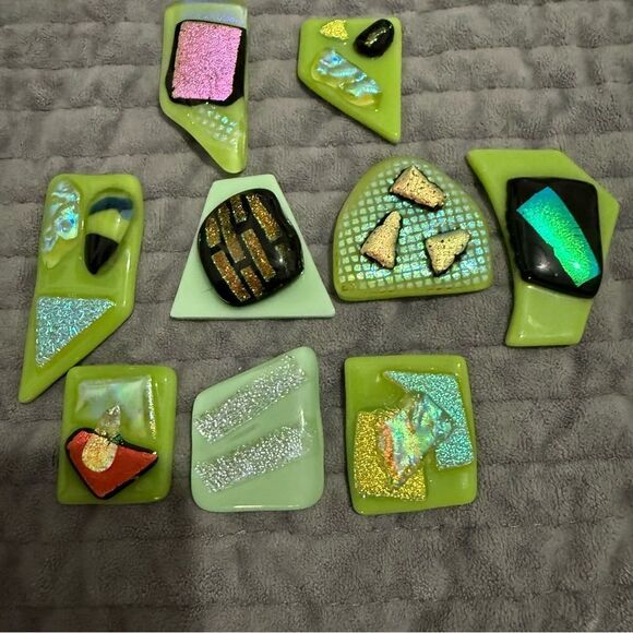 Set of 10 Dichroic Fused Glass Pieces – Lime Green Abstract Cabochons jewelry - Picture 5 of 17